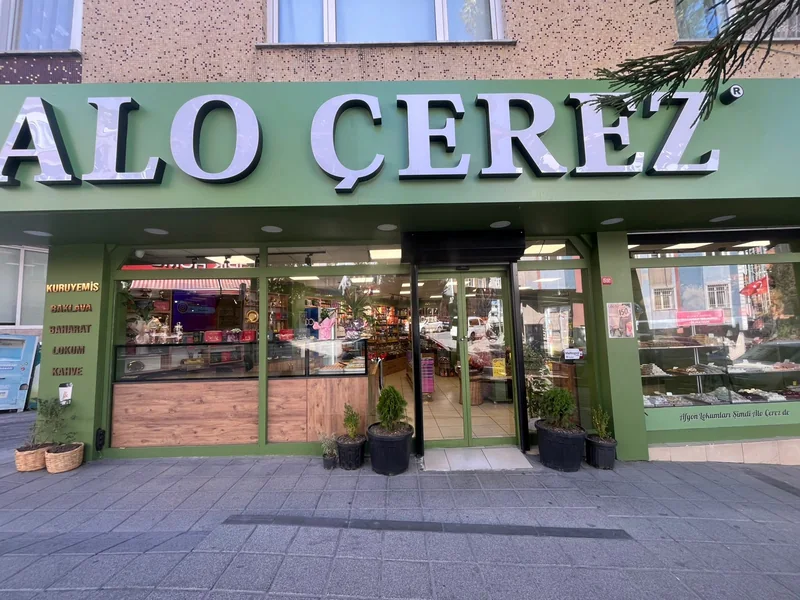 Alo Çerez'in Taşocağı Caddesi 53/A'daki yeşil cepheli mağazası