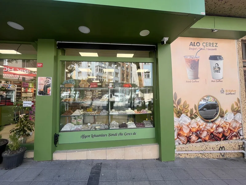 Yeni mağazamızın lokum vitrini ve giriş cephesi